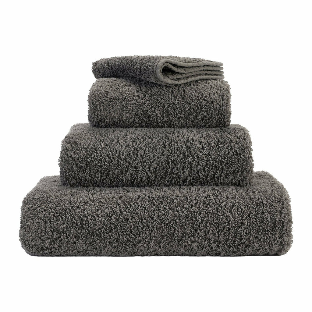Abyss Super Pile Towels in 920 Gris. Available in Canada @ TMASC.