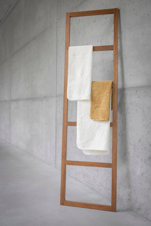 Olly Towels - Available in 103 Ivory and 840 Gold