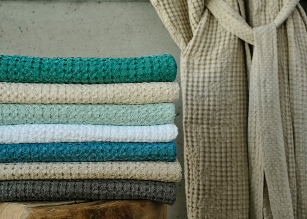 Abyss Pousada Towels (top-to-bottom): 302 Lagoon, 101 Ecru, 235 Ice, 100 White, 320 Duck, 770 Linen and 940 Atmosphere