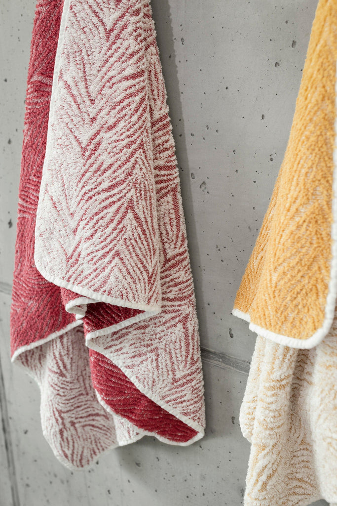 Abyss Vasco Towels, Left: 578 Canyon, Right: 840 Gold