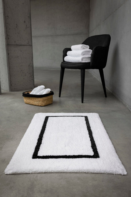 Karat Bath Rug in 990 Black